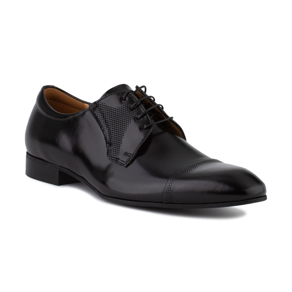 Čierna kožená elegantná pánska obuv v klasickom prevedení. 