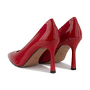 Červené lakované lodičky Lambert. 