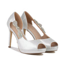 Spoločenská obuv Menbur v striebornom odtieni.