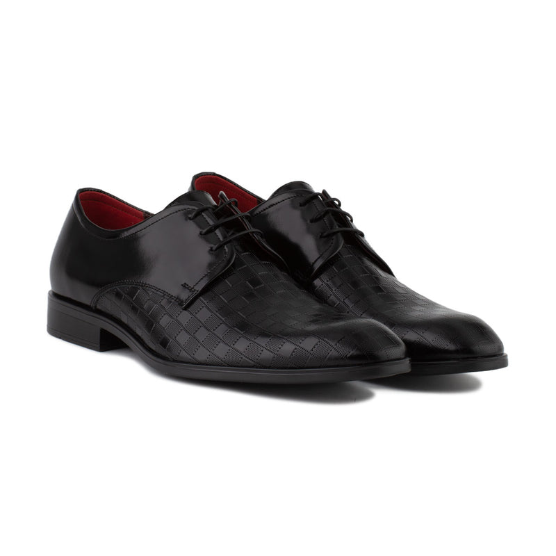 Čierna kožená elegantná pánska obuv v klasickom prevedení.