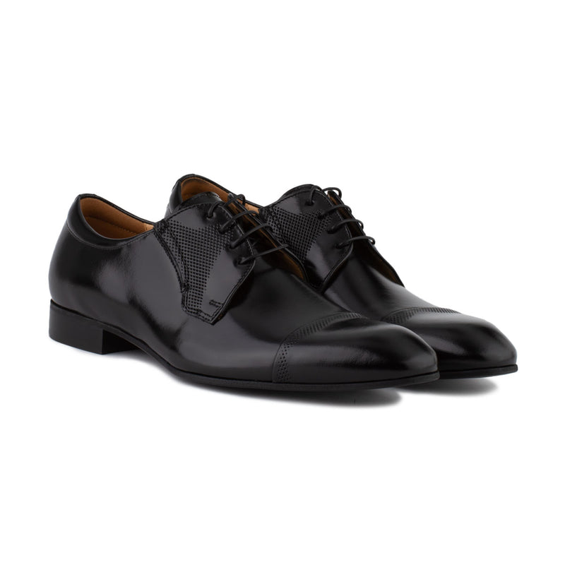 Čierna kožená elegantná pánska obuv v klasickom prevedení. 