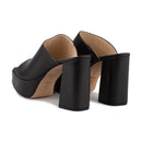 Šľapky na vysokej platforme Hogl v čiernej farbe.